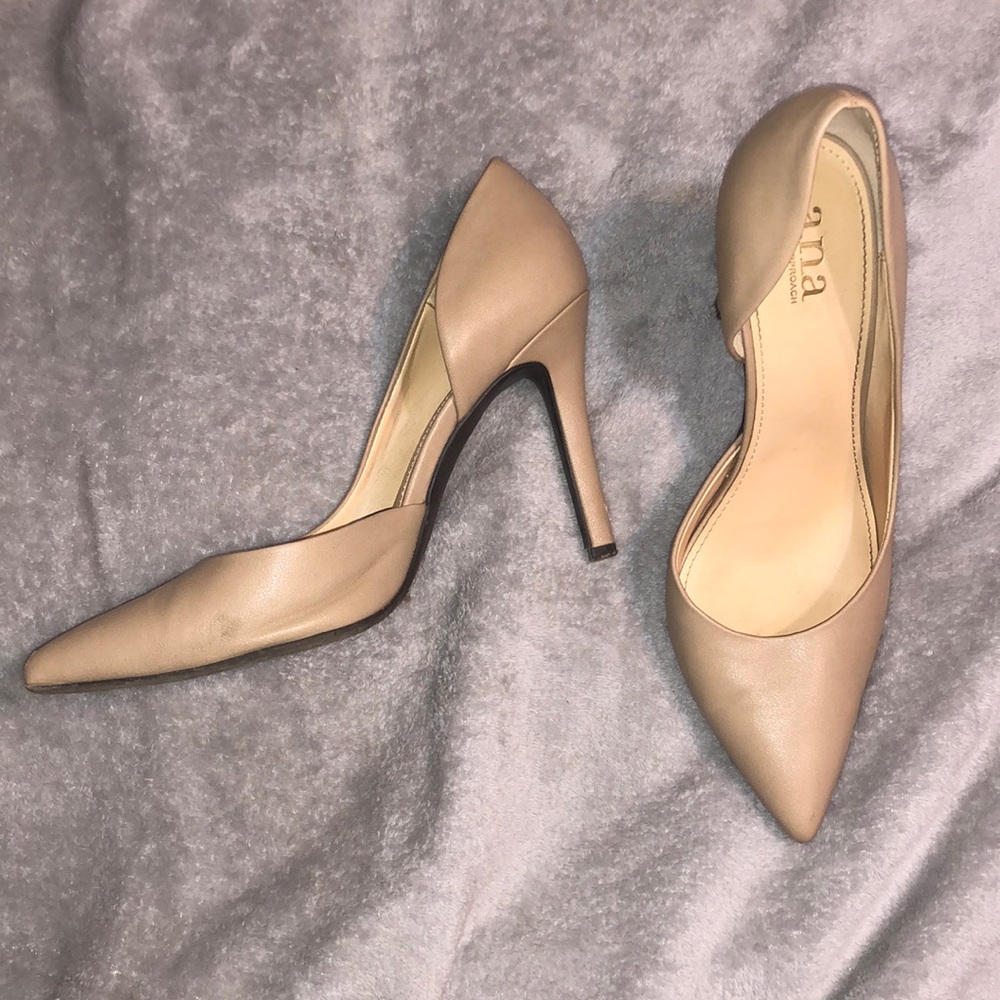 NUDE HEELS